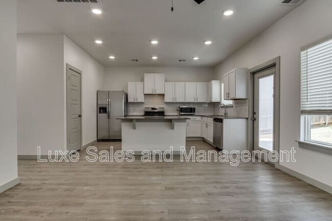 Building Photo - 7907 NW 135th Terrace