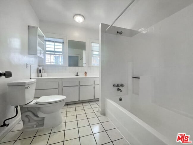 Building Photo - 4919 Elmwood Ave