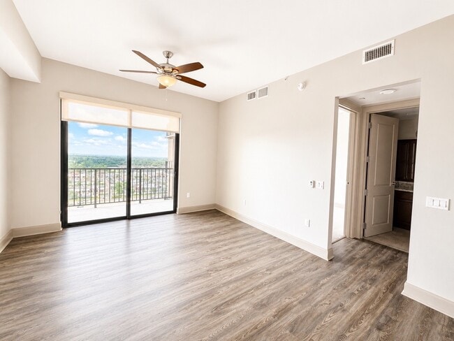 Building Photo - 9787 Katy Fwy