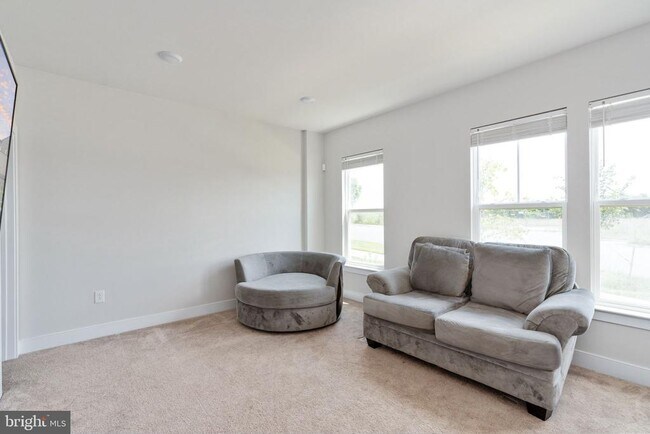 Building Photo - 1747 Riverbluff Ave