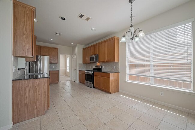 Building Photo - 21627 Cozy Hollow Ln