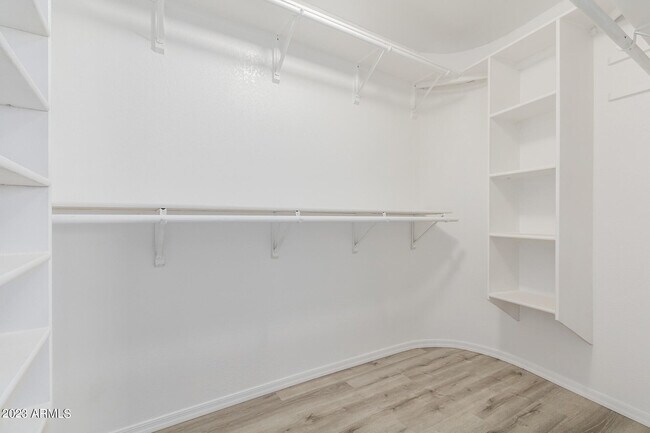 Building Photo - 1512 W Estrella Dr