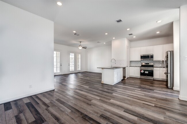 Building Photo - 11017 Mikula Dr