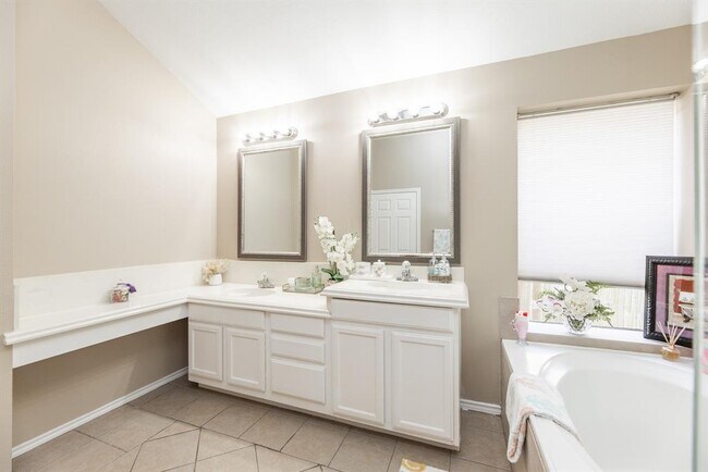 Building Photo - 4523 Wavertree Dr