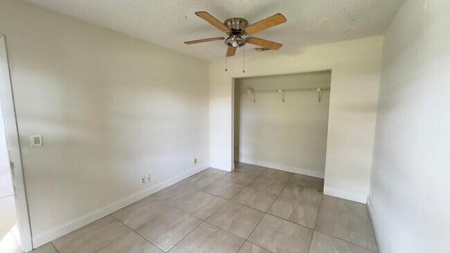 Building Photo - 1015 Staghorn St