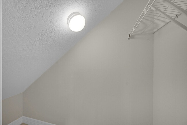 Building Photo - 4995 Cavelletti Rd