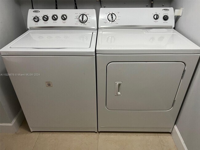 Building Photo - 2767 Carambola Cir S