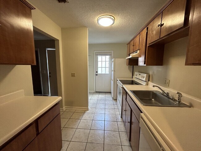 Building Photo - Townhouse for Rent