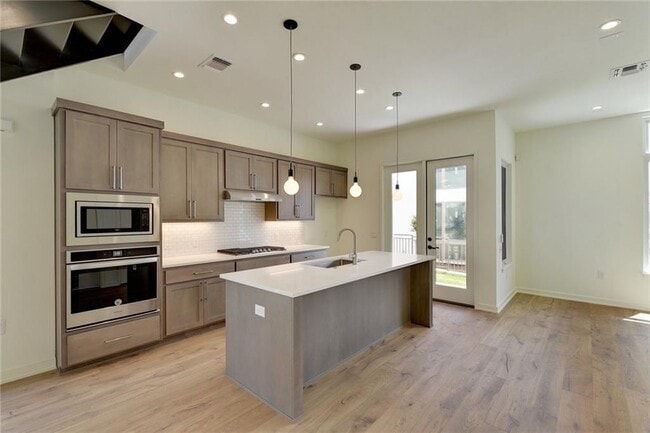 Building Photo - 3303 Cantwell Ln