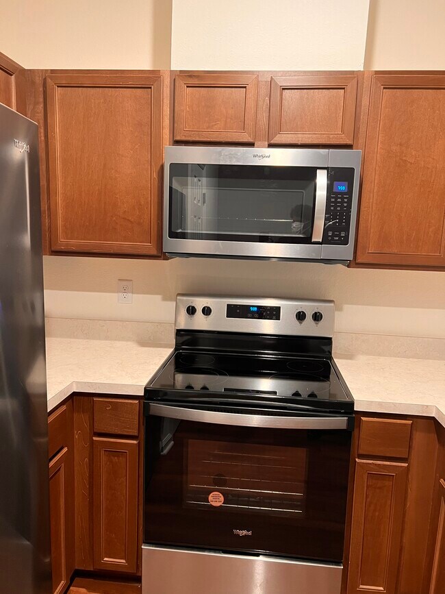 Building Photo - 6085 Greenland Rd