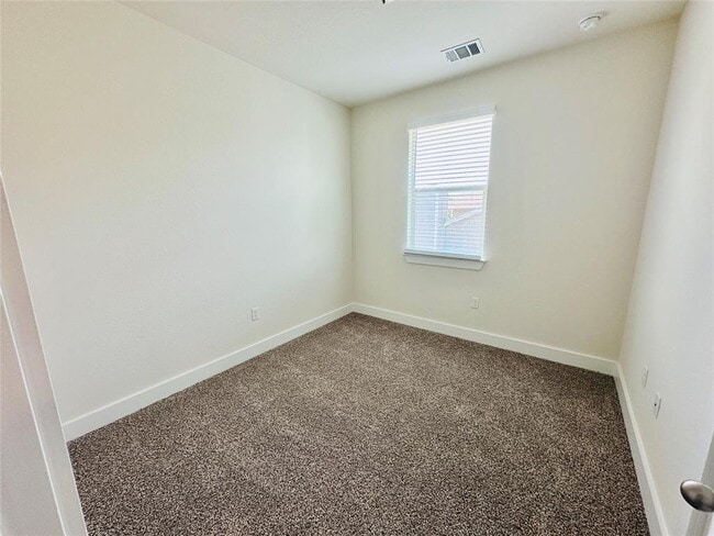 Building Photo - 2216 Creekside Ln