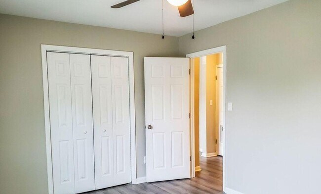 Building Photo - 303 Alice Dr