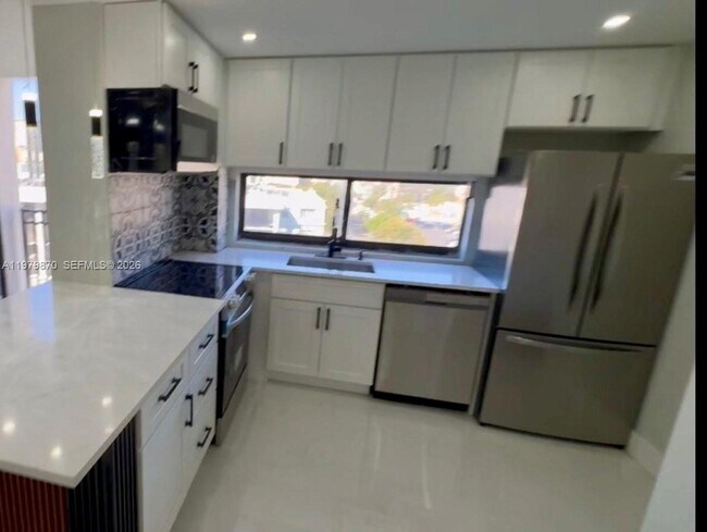 Building Photo - 17021 N Bay Rd