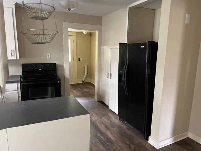Building Photo - Charming 3 bed room 1 bath room
