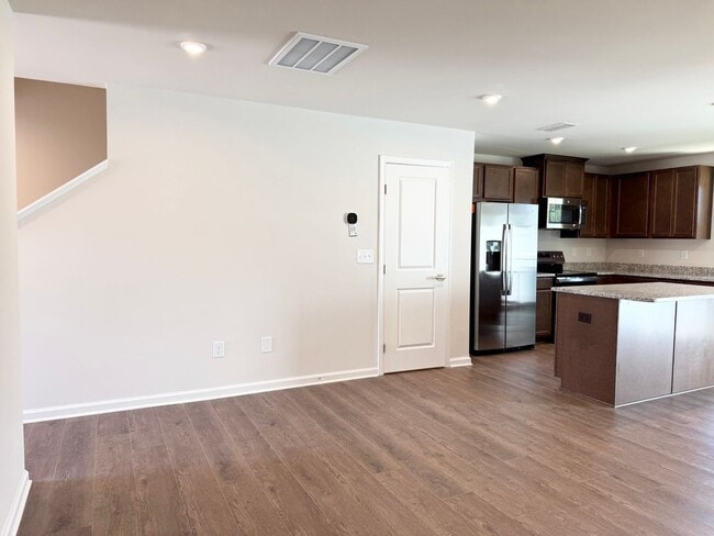 Building Photo - Modern 3-Bedroom Townhouse with Garage & P...