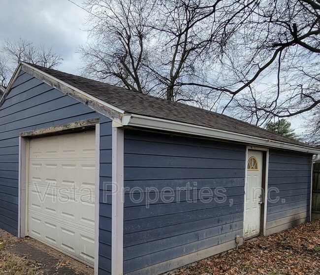 Building Photo - 1100 W Whitney Ave