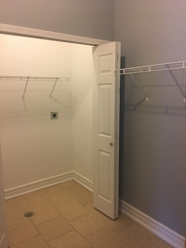 Building Photo - 2029 Russell Blvd