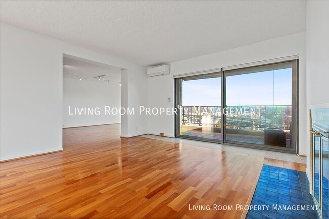 Building Photo - Downtown Condo with Stunning Views and Mod...