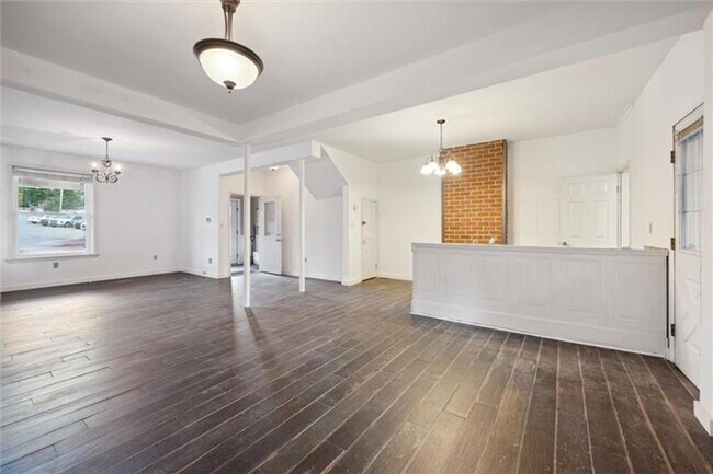 Building Photo - newly Renovated Canonsburg Open Living Concept Apartment