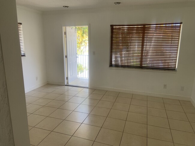 Building Photo - 1864 NE 46th St