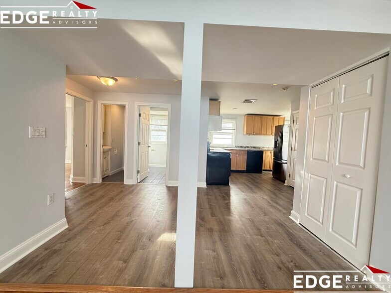 Building Photo - 39 May St