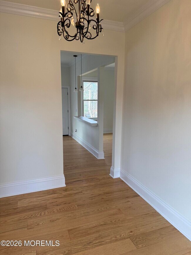 Building Photo - 25 Monmouth Rd