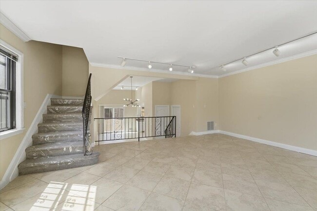 Building Photo - 295 9th St