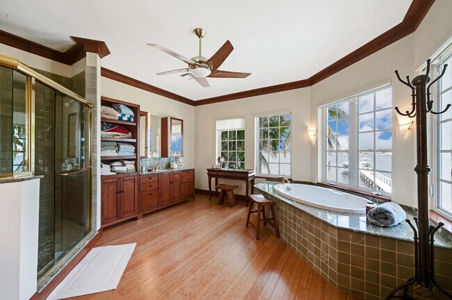 Building Photo - 825 Marbella Ln