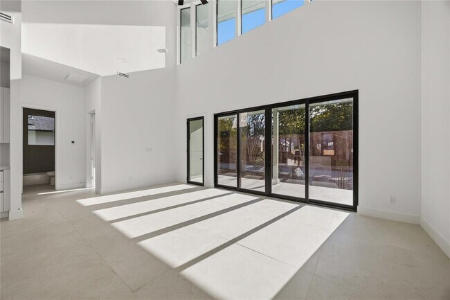 Building Photo - 513 Archer St
