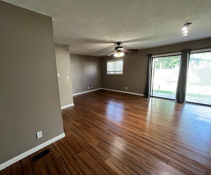 Building Photo - 617 Arnold Dr