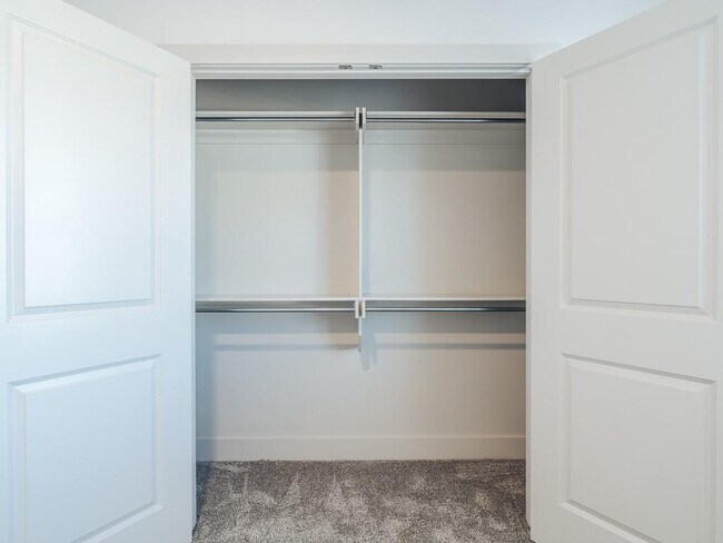 Building Photo - 657 Sun Meadow Dr