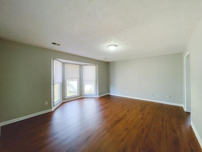 Building Photo - 2021 Hunters Cove Dr