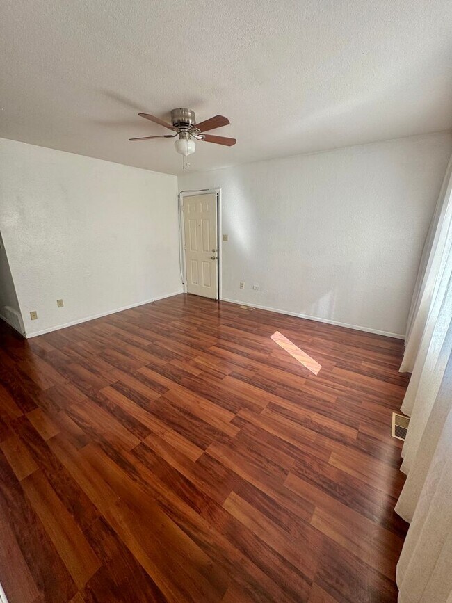 Building Photo - Manitou - CP