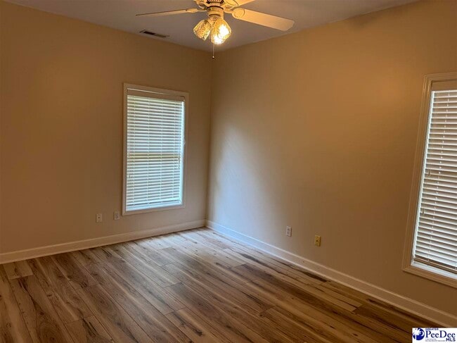 Building Photo - 3401 Saxon Dr