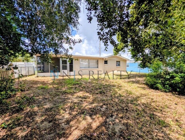 Building Photo - REDUCED!!!!  True 3 Bed~2 Bath~with garage. Over 1,000 sq ft, with updated kitchen & bathrooms, l...