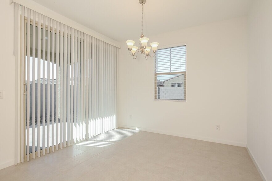 Building Photo - 11022 W Marguerite Ave