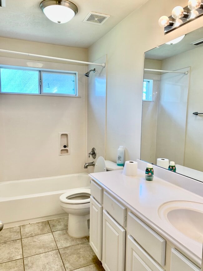 Building Photo - 7827 Iris Glen Ln