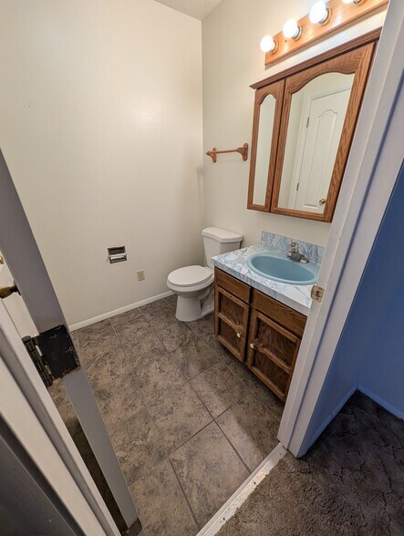 Building Photo - 2030 Ardella Dr