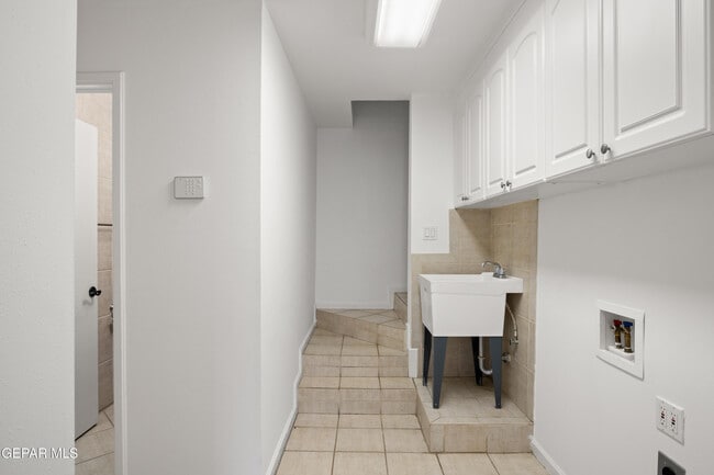 Building Photo - 6204 Pinehurst Dr