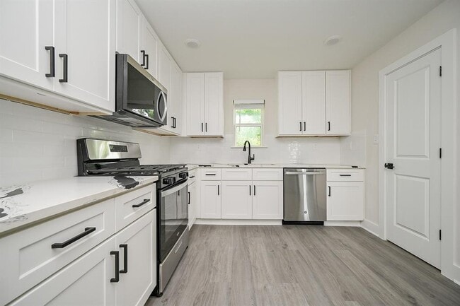 Building Photo - 226 Hyta St