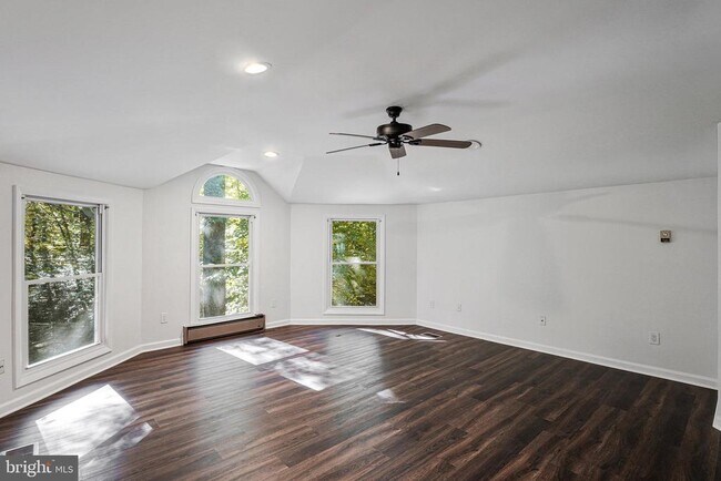 Building Photo - 8115 King Arthurs Ct