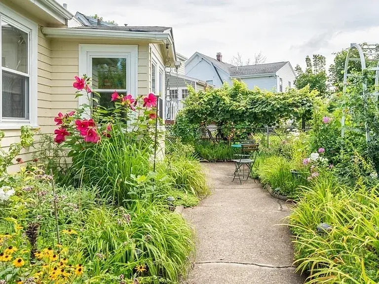 back patio - 151 Walsh St