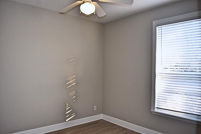 Building Photo - 26 Village Ln