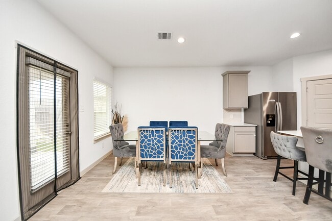 Building Photo - 311 John House Ln