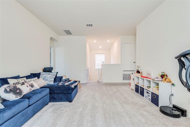 Building Photo - 17404 Crazy Arm Rd