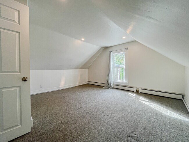 Building Photo - 50 State St