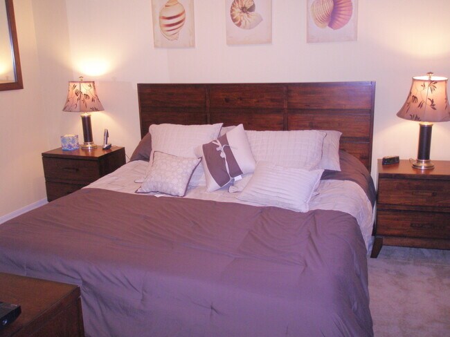 Building Photo - Annual turnkey furnished renovated GATED COMMUNITY**3 BEDROOM TOWNHOUSE