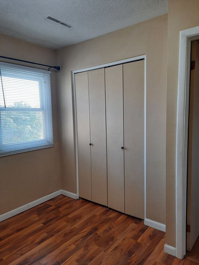 Building Photo - 3 BED | 1 BATH | SINGLE GARAGE | SOUTH