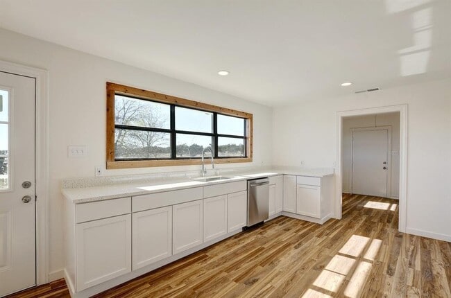 Building Photo - 501 Myers Creek Rd