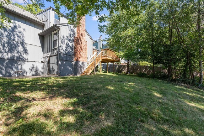 Building Photo - Spacious Overland Park 4 Bedroom Home - Av...